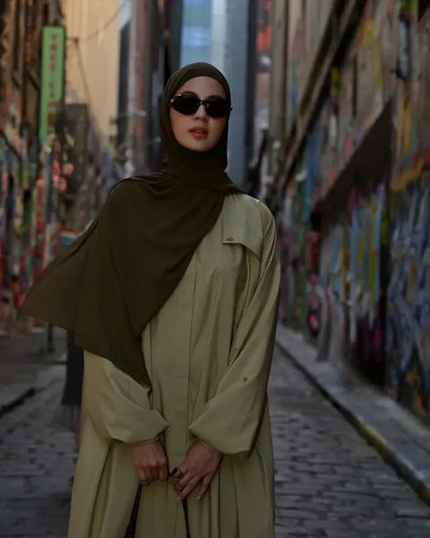 Inspirasi Model Gamis Kekinian ala Paula Verhoeven