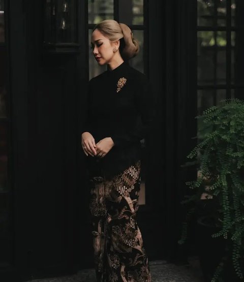 Model Kebaya Modern Pilihan BCL