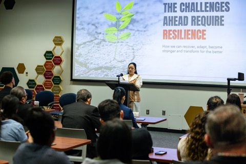 Ketua DPR RI Puan Maharani Saat Konferensi Internasional di Kampus CSU Sacramento AS