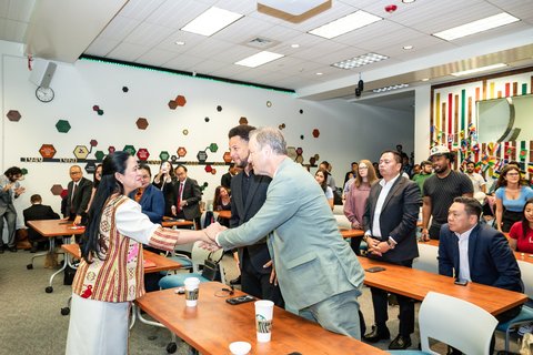 Ketua DPR RI Puan Maharani Saat Konferensi Internasional di Kampus CSU Sacramento AS