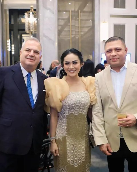 Model Rambut Kris Dayanti saat Menemani Sang Suami di Acara Formal