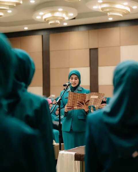Outfit Ibu Pejabat Syahnaz Sadiqah