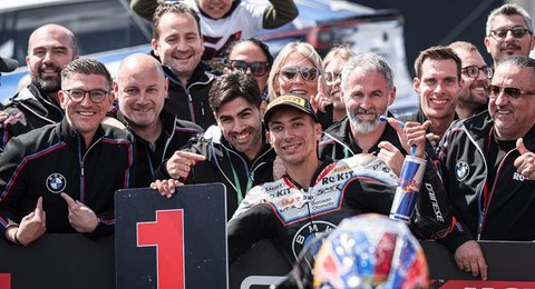 BMW Merasa Kecewa atas Kepergian Toprak Razgatlioglu ke MotoGP, Namun Tetap Berkomitmen untuk Meraih Gelar Juara Bersama di WorldSBK 2025.