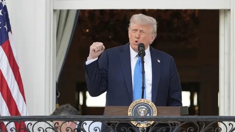 Presiden Donald Trump berpidato di South Lawn Gedung Putih, Rabu, 4 Juni 2025, di Washington. (AP/Alex Brandon)