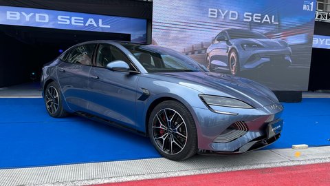 Tipe Performance dari BYD Seal dilengkapi dengan sistem suspensi canggih bernama DiSus-C. (Liputan6.com/Septian)