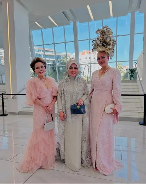 Syahrini dan Dewi Soekarno