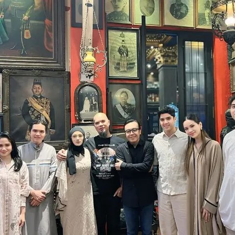 Potret Kedekatan Mulan Jameela dengan Putra Sambungnya
