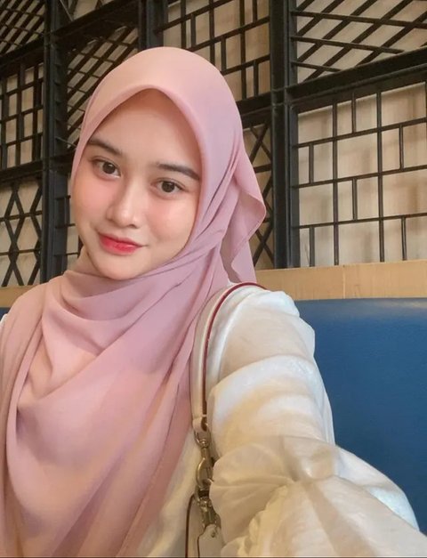 Inspirasi Style Hijab Ala Khansa Mariska