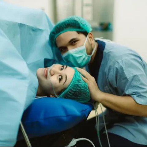 Potret Aaliyah Massaid Melahirkan Anak Pertama (Sumber: IG/thariqhalilintar)