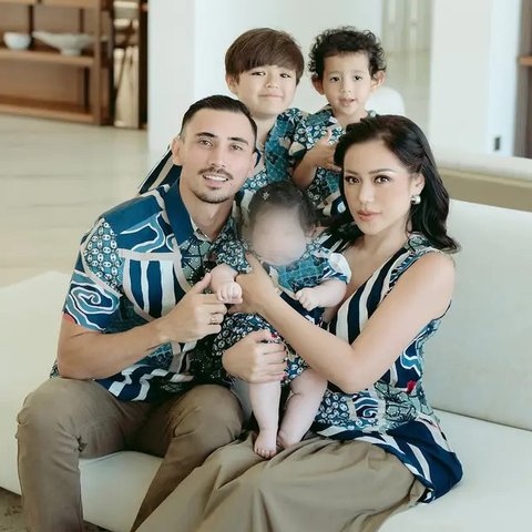 Potret Foto Keluarga Jessica Iskandar dan Vincent Verhaag. (Sumber: Instagram/inijedar)