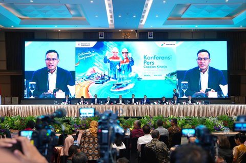 Direktur Utama Pertamina Simon Aloysius Mantiri Saat Konferensi Pers Capaian Kinerja PT Pertamina