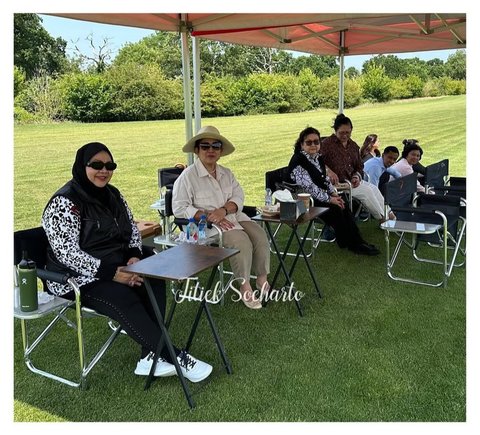 Titiek Soeharto Foto Bareng Pangeran Paling Ganteng Sedunia