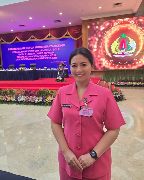 Potret Cantik Angela Putri Andika Perkasa Berseragam Bhayangkari