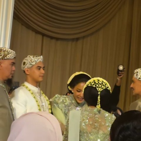 Potret Ganteng Al Ghazali Jelang Pernikahan, Diapit Maia Estianty dan Ahmad Dhani Menuju Pelaminan