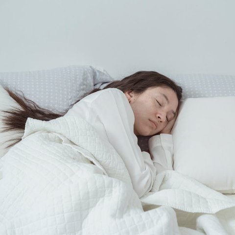 Membaca Kondisi Kesehatan Mental dari Posisi Tidur: Mitos atau Fakta?