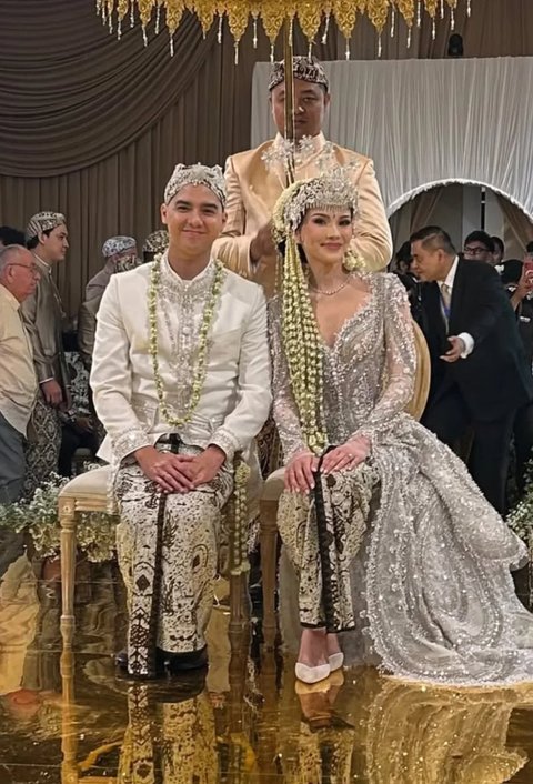 Potret Al Ghazali dan Alyssa Daguise Pamer Buku Nikah dan Cincin Kawin Usai Akad Nikah, Senyum Terus