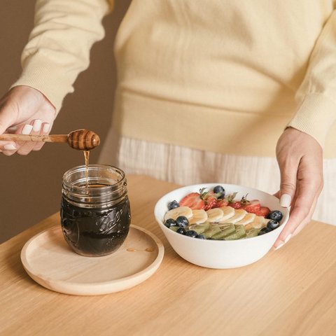 Ilustrasi Madu dan Buah