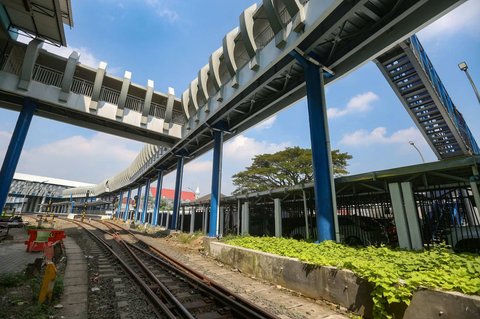 Kondisi skybridge yang menghubungkan Stasiun Bogor dengan Stasiun Paledang, Bogor, Jawa Barat, Senin (16/6/2025).