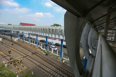 Kondisi skybridge yang menghubungkan Stasiun Bogor dengan Stasiun Paledang, Bogor, Jawa Barat, Senin (16/6/2025).