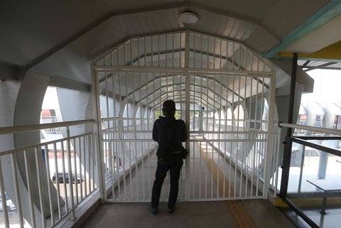 Kondisi skybridge yang menghubungkan Stasiun Bogor dengan Stasiun Paledang, Bogor, Jawa Barat, Senin (16/6/2025).