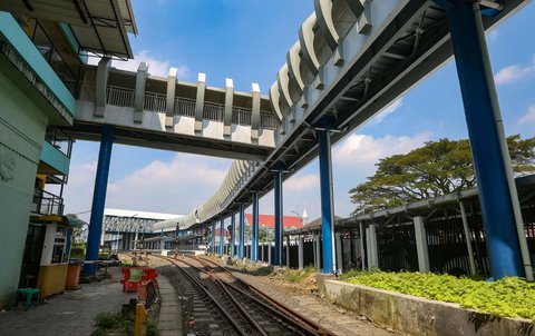 Kondisi skybridge yang menghubungkan Stasiun Bogor dengan Stasiun Paledang, Bogor, Jawa Barat, Senin (16/6/2025).