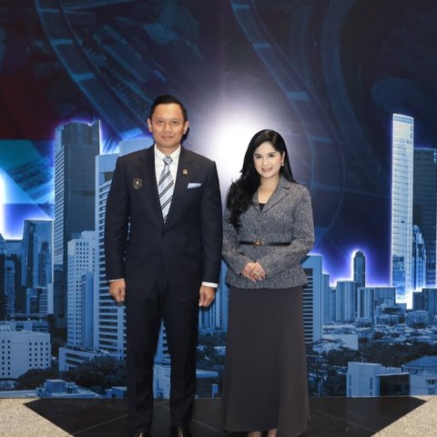 9 Outfit Istri Menteri ala Annisa Pohan, Elegan dan Berkelas