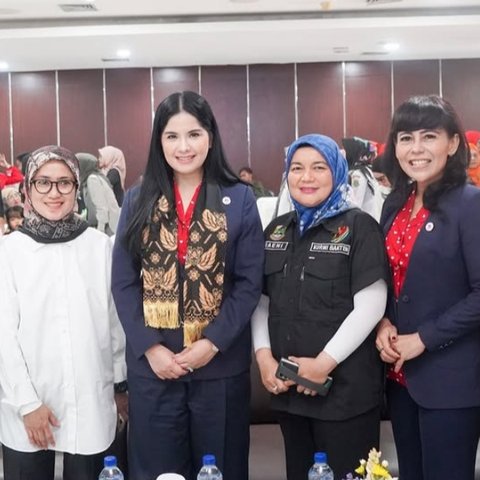 9 Outfit Istri Menteri ala Annisa Pohan, Elegan dan Berkelas