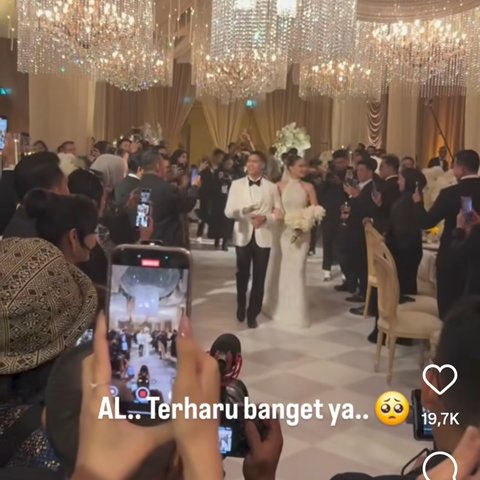 Gandeng Alyssa Daguise, 4 Potret Al Ghazali Menangis saat Masuki Wedding Hall di Intimate Dinner Party