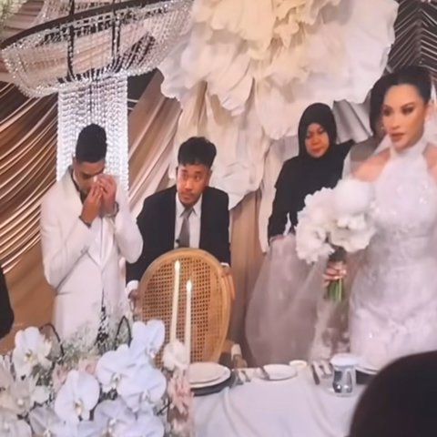 Gandeng Alyssa Daguise, 4 Potret Al Ghazali Menangis saat Masuki Wedding Hall di Intimate Dinner Party
