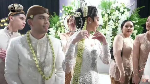 Viral Lagi, Potret Al Ghazali & Alyssa Daguise Ambil Ronce Melati Aaliyah Massaid - Kini Sudah Resmi Menikah