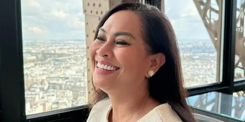 Inspirasi Style Anting Risa Dewi Ibunda Alyssa Daguise
