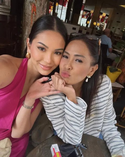 Inspirasi Style Anting Risa Dewi Ibunda Alyssa Daguise