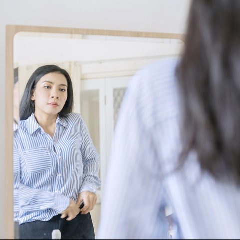 <p>Ilustrasi perempuan mix and match pakaian. (c) realinemedia/Depositphotos.com</p>