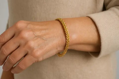 Model Gelang Emas untuk Usia 50 Tahun ke Atas, Anggun dan Elegan di Segala Acara (sumber:AI)