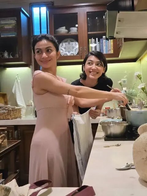 Intip Potret Dapur Rumah Baru Ariel Tatum yang Estetik Penuh Bunga, Setiap Sudut Cantik Seperti Sang Pemilik