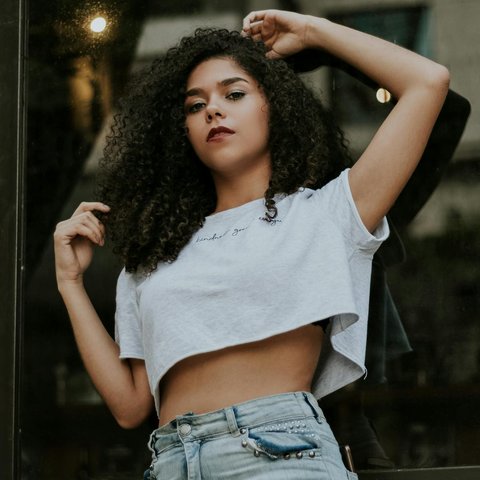 Ilustrasi Crop Top