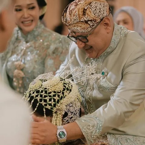Intip Jam Tangan Irwan Mussry di Acara Nikahan Al Ghazali, Harganya Ditaksir Capai 3 M Lebih (/irwanmussry/)