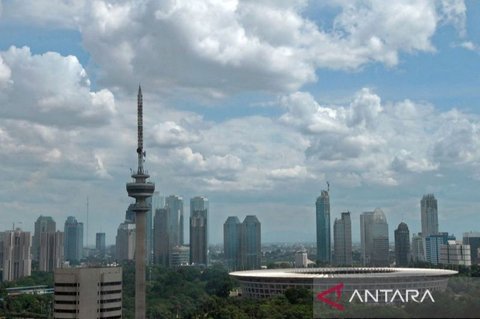 BMKG memprediksi sebagian besar wilayah Jakarta cerah berawan di hari pertama Ramadhan 1446 H, dengan potensi hujan ringan di beberapa wilayah pada sore hingga malam hari.