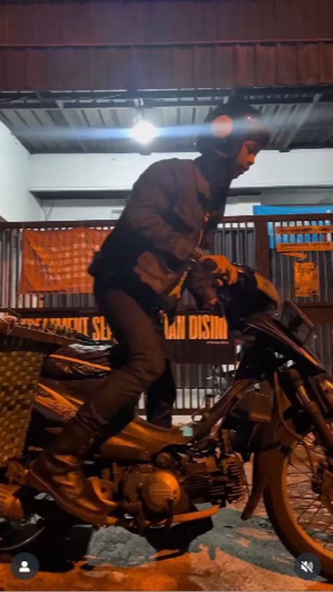 Anak Punk Jualan Sayur di Toko Pinggir Jalan Subuh-subuh Belanja ke Pasar Tradisional