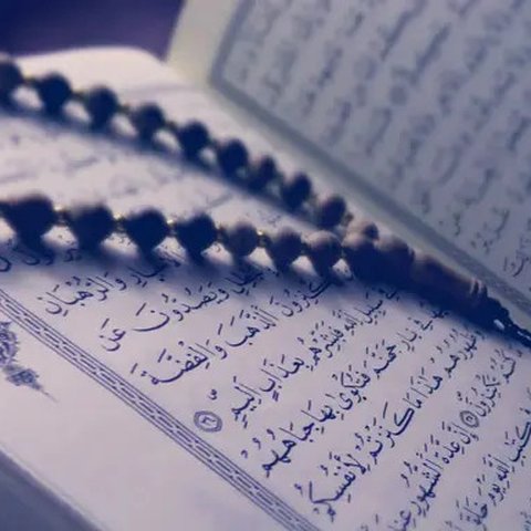 Ilustrasi Membaca Niat Puasa Dzulhijjah Credit: pexels.com/pixabay