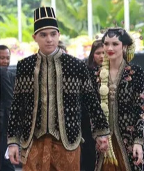 12 Potret Suasana Ngunduh Mantu Al Ghazali-Alyssa, Pengantin Serasi Pakai Baju Hitam Adat Jawa - El Rumi & Dul Jaelani Gandeng Kekasih Masing-Masing