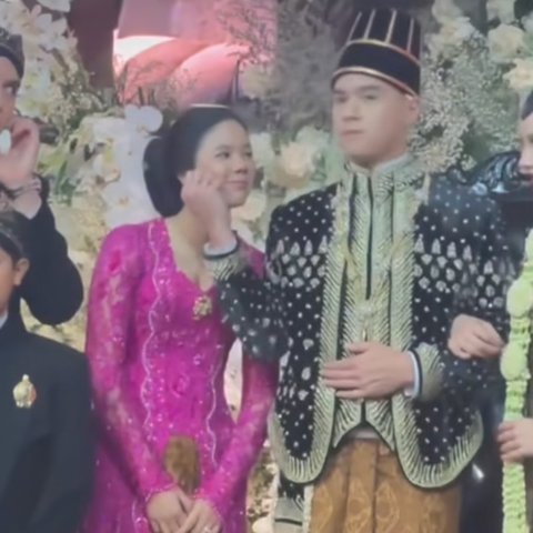 5 Potret Al Ghazali Cium Kening Shafeea di Pelaminan Ngunduh Mantu, Bukti Cinta Kakak ke Adik Ramai Dipuji