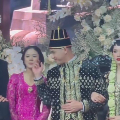 5 Potret Al Ghazali Cium Kening Shafeea di Pelaminan Ngunduh Mantu, Bukti Cinta Kakak ke Adik Ramai Dipuji