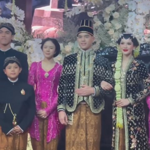 5 Potret Al Ghazali Cium Kening Shafeea di Pelaminan Ngunduh Mantu, Bukti Cinta Kakak ke Adik Ramai Dipuji