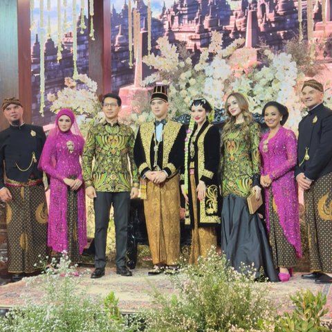 Potret Ganteng Ayah Alyssa Daguise Pakai Beskap Jawa di Ngunduh Mantu, Akui Berat Melepas Putri Tercinta