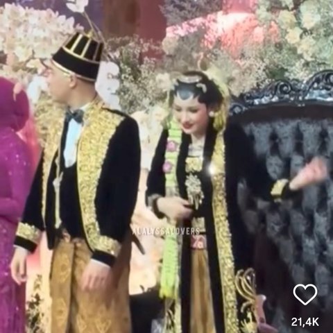 Tingkah Random Alyssa Daguise Joget di Pelaminan Al Ghazali, Ekspresi Bahagia Jadi Sorotan