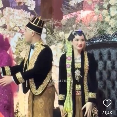 Tingkah Random Alyssa Daguise Joget di Pelaminan Al Ghazali, Ekspresi Bahagia Jadi Sorotan