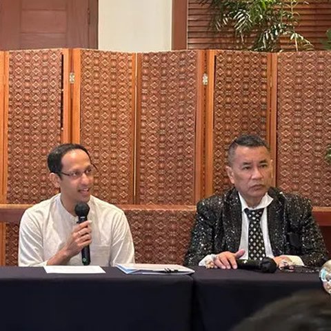 Mantan Menteri Pendidikan, Kebudayaan, Riset dan Teknologi (Mendikbud Ristek) Nadiem Makarim, konferensi pers di kawasan Jakarta Selatan, Selasa (10/6/2025). (Liputan6.com/Nanda Perda