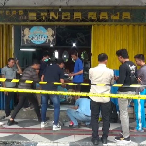 Nekatnya Komplotan Rampok Bobol Toko Emas Siang Bolong, Kabur Usai Pecahkan Etalase