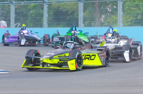 Pembalap Cupra Kiro, Dan Ticktum pada Formula E Jakarta 2025, Sabtu (21/6/2025) sore WIB